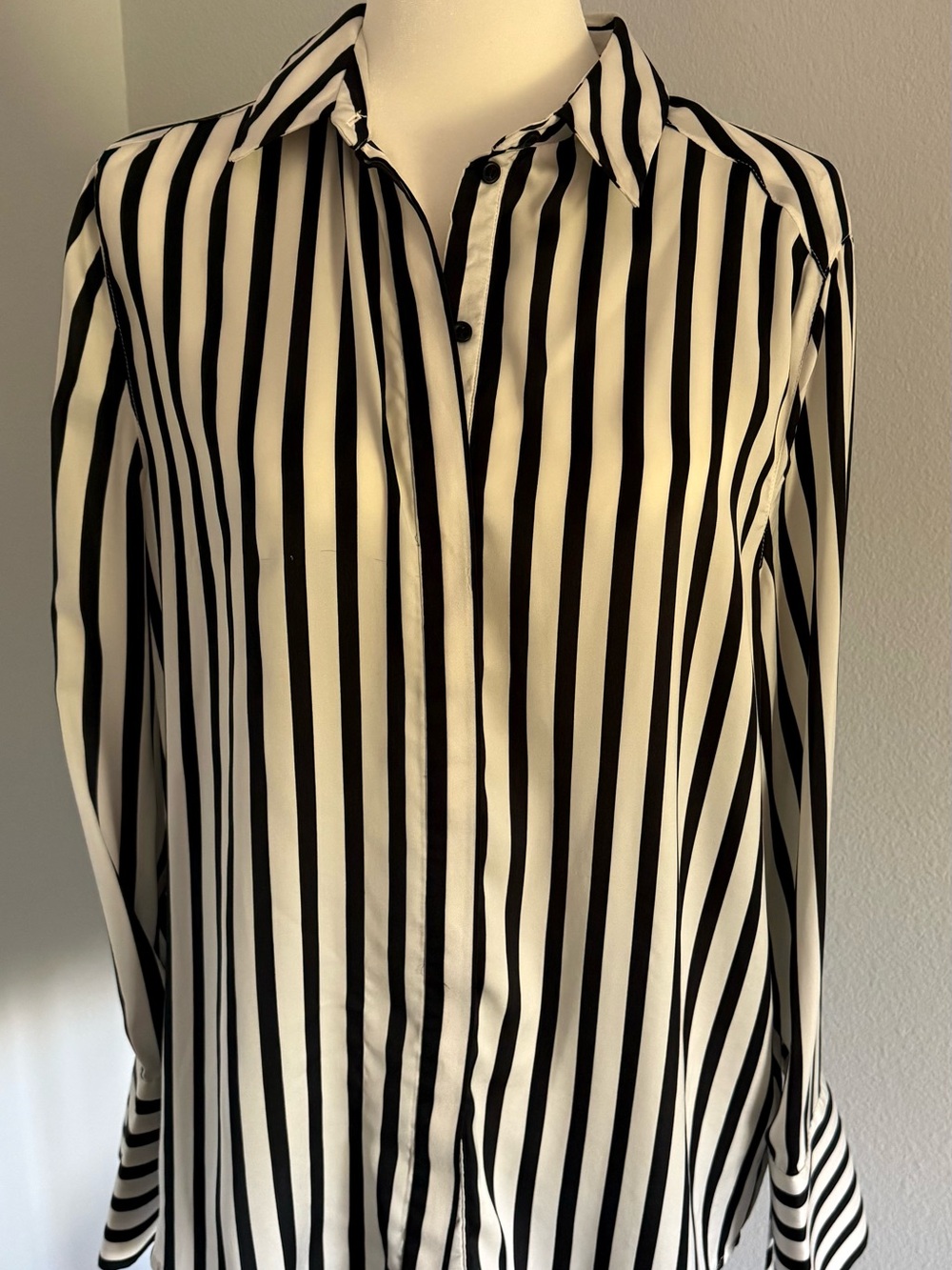TOPSHOP Black & White Vertical Stripe Button-Up Women's Blouse